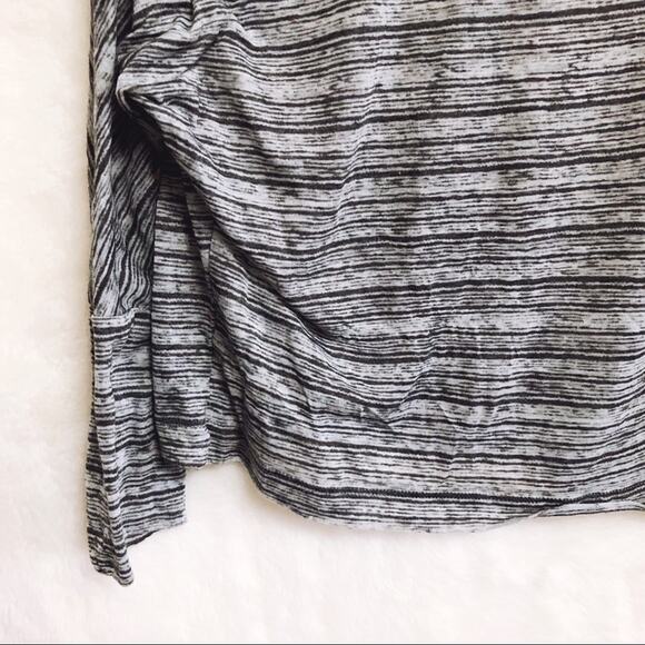 BCBGMaxazria Gray Striped Long Sleeve Crop Top - Picture 4 of 12